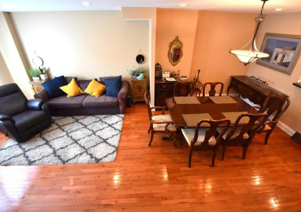 Tuscany 2900 - Classic Italian Style 3BR w Parking near Airport, Filadelfie