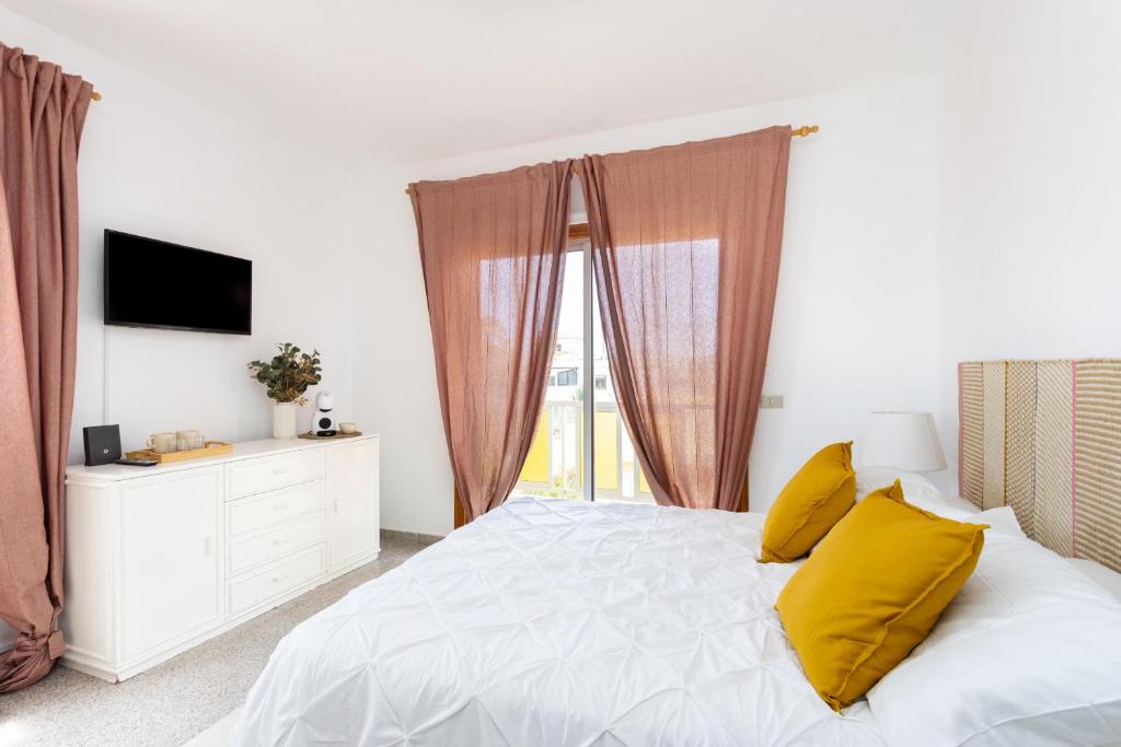 EDEN RENTALS 102 Surfy Stylish Bed&Coffee Balcony