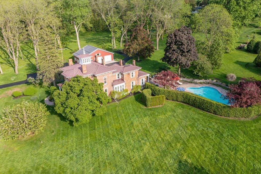 ~ Historic Luxury Home - Large Pool, 3 Acres ~