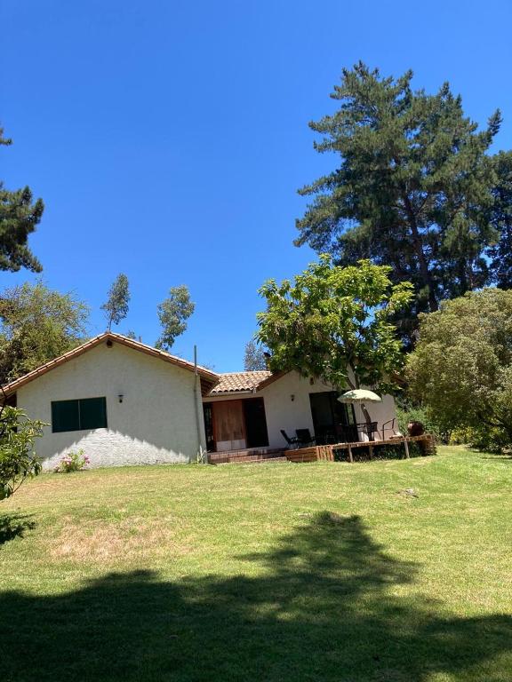 Alojamiento Punta verde parcela orilla lago Rapel piscina campo - 1
