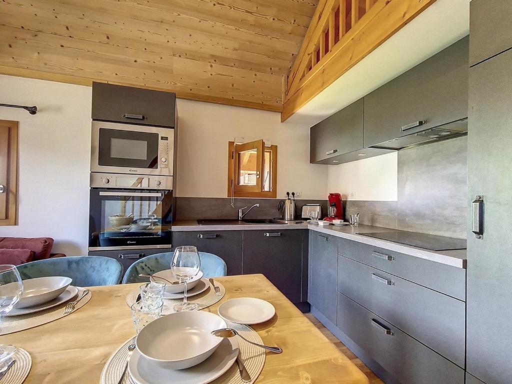 Appartement spacieux rénové · Parking · Proche pistes · Balcon - FR-1-688-16 - 3