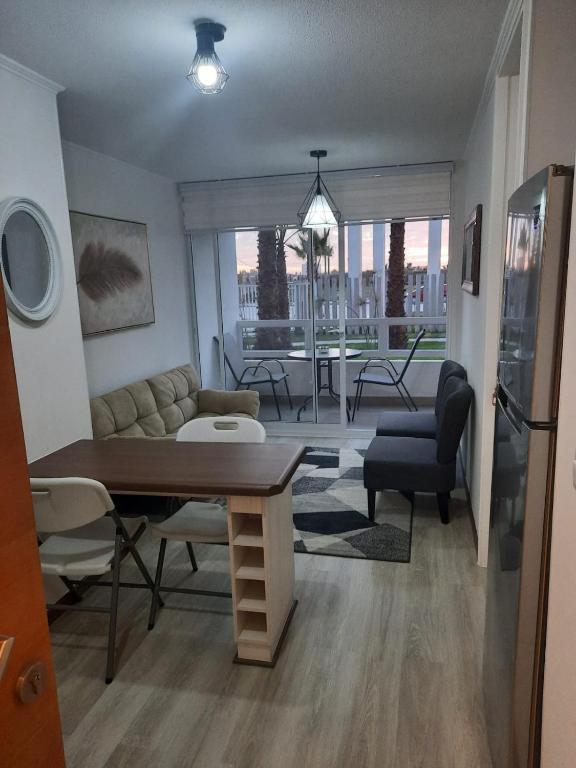 Acogedor Departamento Central con Piscina, Estacionamiento Privado y Más - 1