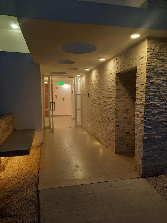 Acogedor Departamento Central con Piscina, Estacionamiento Privado y Más - 2