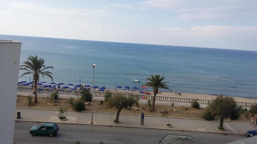 Astro Suite Hotel — Plaża in Cefalù, Sycylia