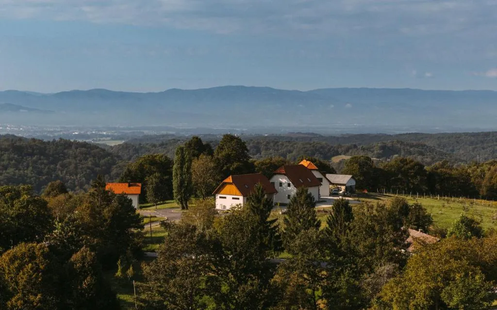 Hiša na Ravnah, hotel di Pišece