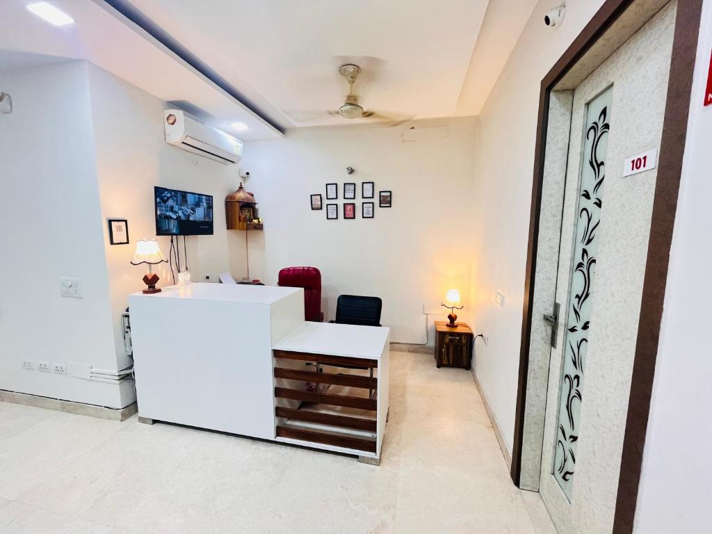 フラッグシップ キングス ステイ ニア M2K シネマズ ロヒニ (Flagship Kings Stay Near M2k Cinemas Rohini) フロント・ロビー