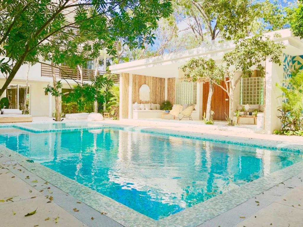 ☆ Location & Comfort ☆ Jacuzzi ☆ Luxury Condo - 1