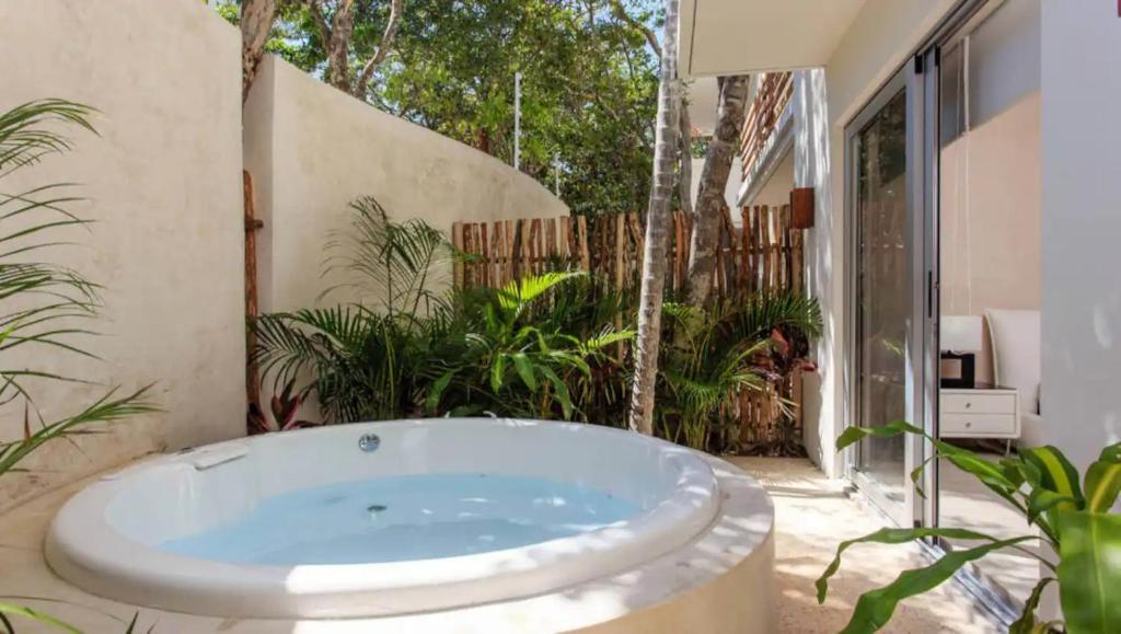 ☆ Location & Comfort ☆ Jacuzzi ☆ Luxury Condo - 5