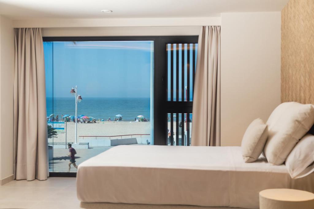 Apartamentos Playa Victoria - by Grupo Tribu - 4