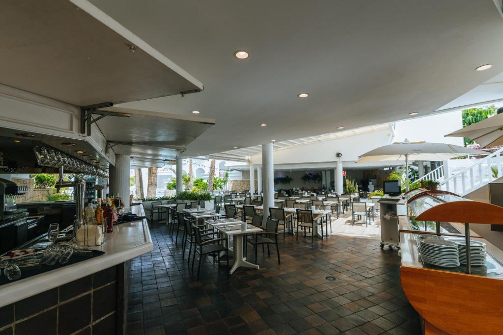Lagos de Fañabé Beach Resort — Restaurant & bars in Costa Adeje, Canary Islands