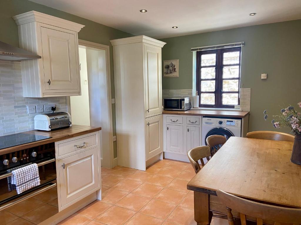Lapwing Cottage, Docking photo 5