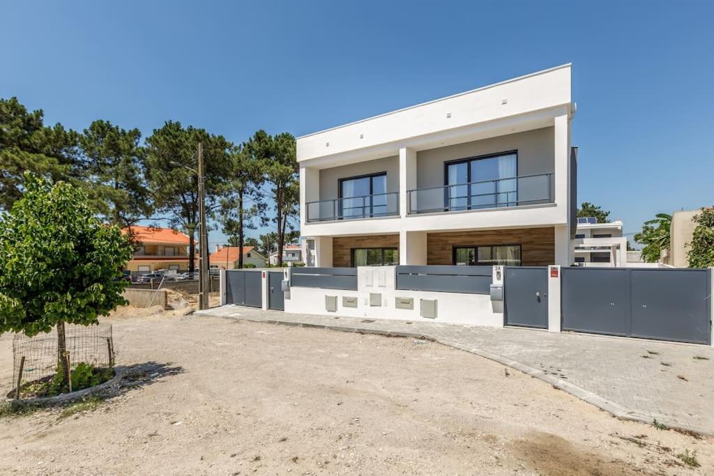 Moradia familiar v4 com piscina, Fernao Ferro