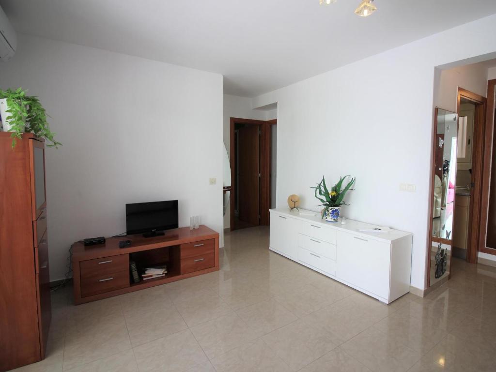 Apartamento con Vista al Mar y Piscina Comunitaria - ES-228-152 - 2