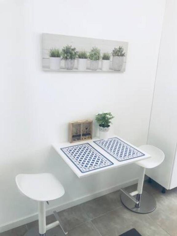 Modern Renovated 2 Bdrm - Las Canteras - 3