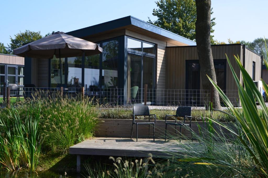 6 persoons bungalow met omheining van de tuin