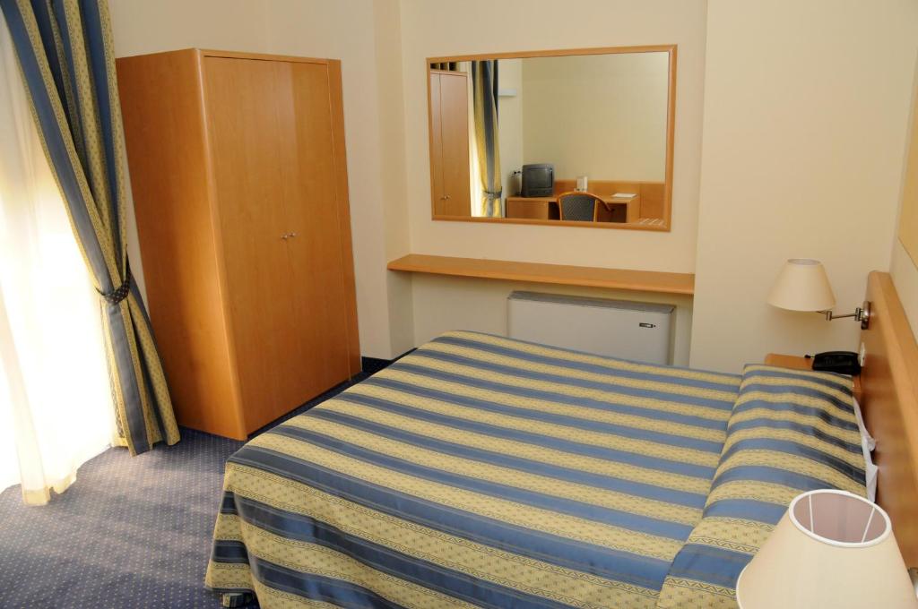Hotel Continental Brescia photo