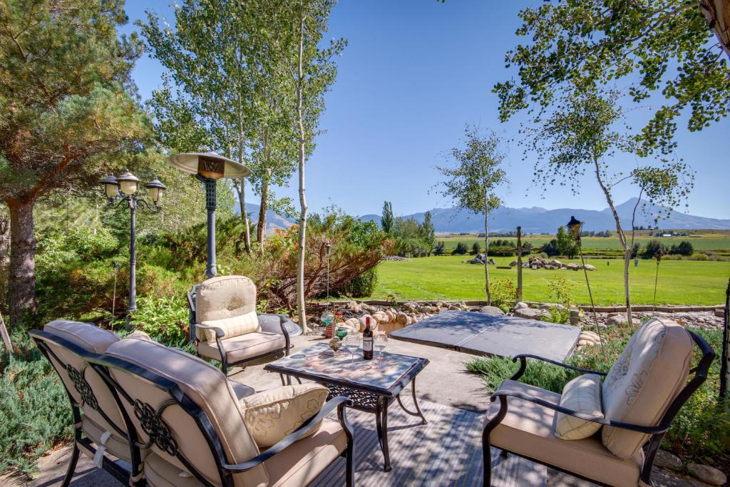 Riverfront Livingston House in Paradise Valley!