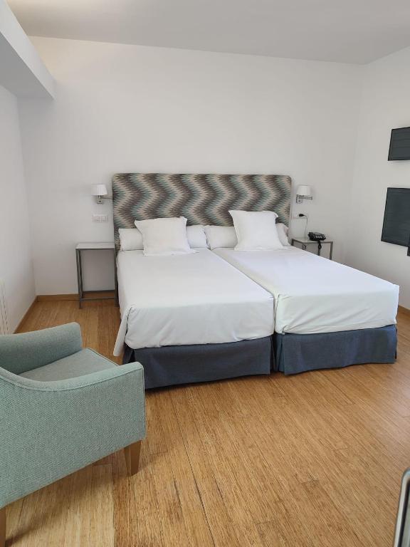 1. 호텔 시몬 (H..