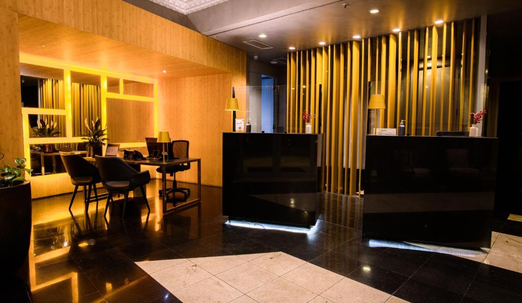 Front desk [24-hour]