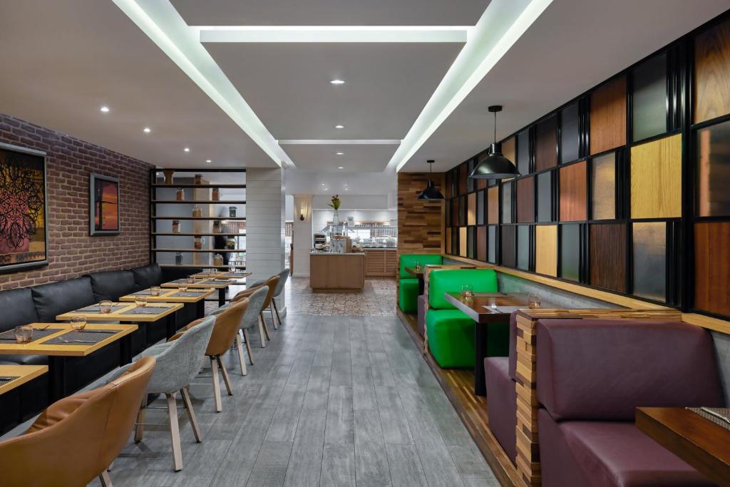 Restaurant, Holiday Inn Cairo Maadi By IHG in Cairo