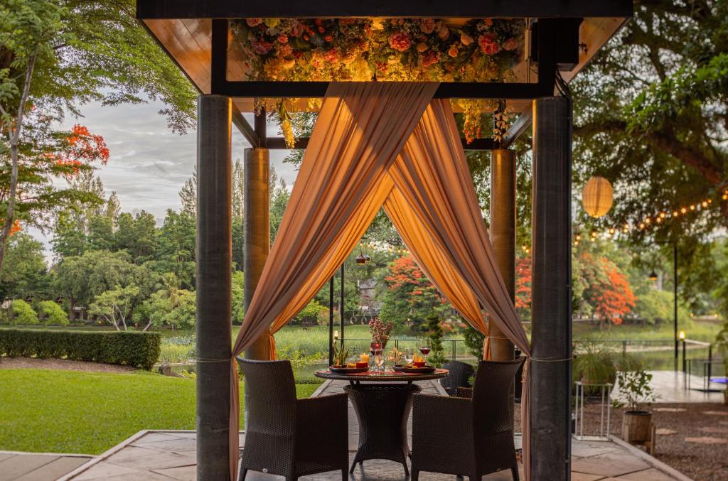 Food and beverages, U Inchantree Kanchanaburi in Kanchanaburi