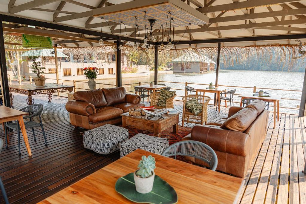 Bambuu Lakeside Lodge レストラン