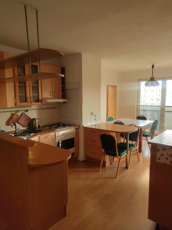 Fast Apartment close by centrum, Levice