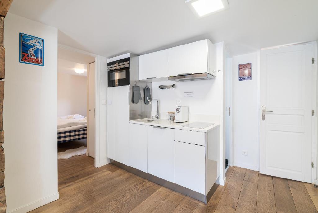 Haus Kirchplatz 4 by Zermatt Premium Apartments - 3