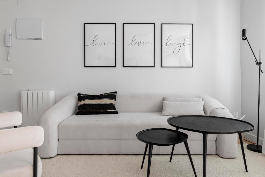 Cozy 2 bedroom apartment with patio - 1