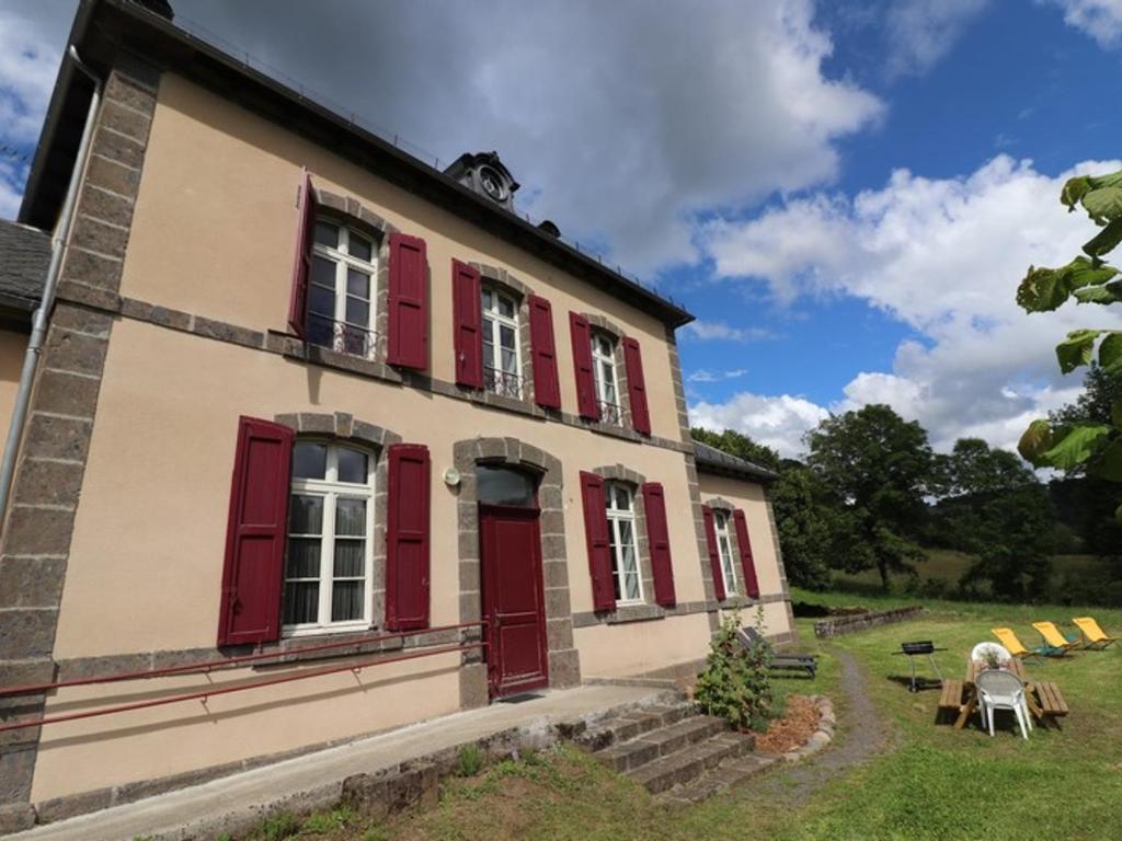 Gîte Saint-Martin-Valmeroux, 5 pièces, 8 personnes - FR-1-742-96