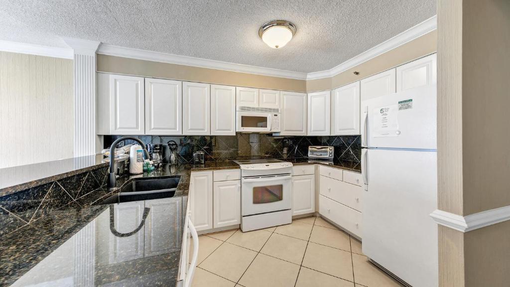 Destin on the Gulf 607 - Updated Gulf Front Property at Destin on the Gulf, Destin