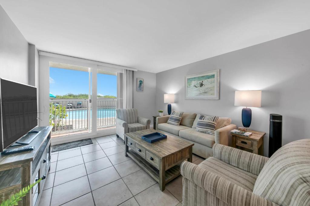 BeachCrest 101 - Directly on the beach in the heart of Seagrove Beach along 30A, Santa Rosa Beach