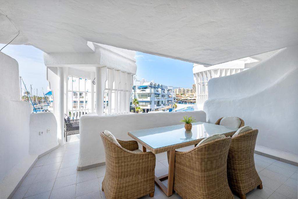 Apartment in Puerto Marina with Sea Views, FIRST LINE, Holiday Rentals Apartment - 3