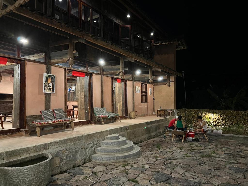 Dinh Đa H’Mong – Karsterly Rock Lodge
