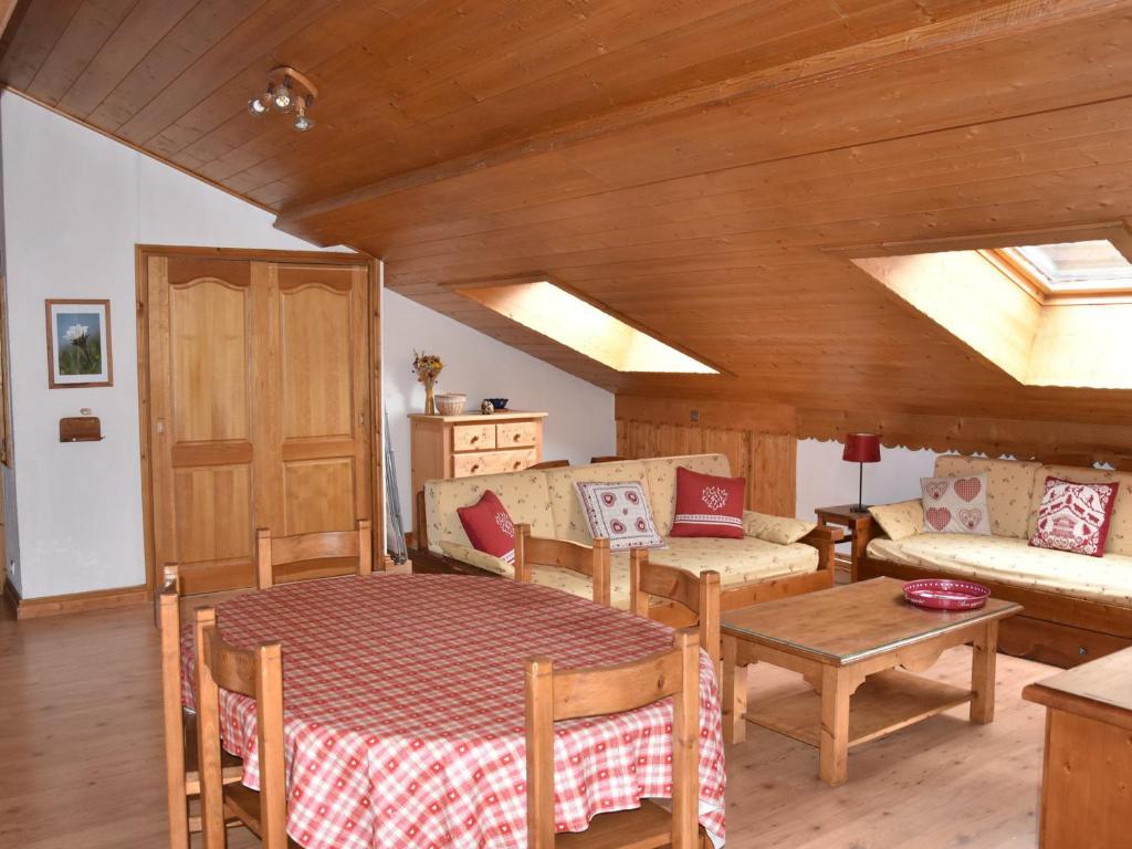 Grand duplex 6 personnes avec balcon dans les Alpes - FR-1-464-33 - 1