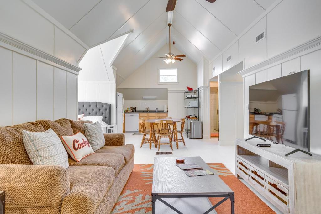 Stillwater Studio Loft Near Boone Pickens Stadium!