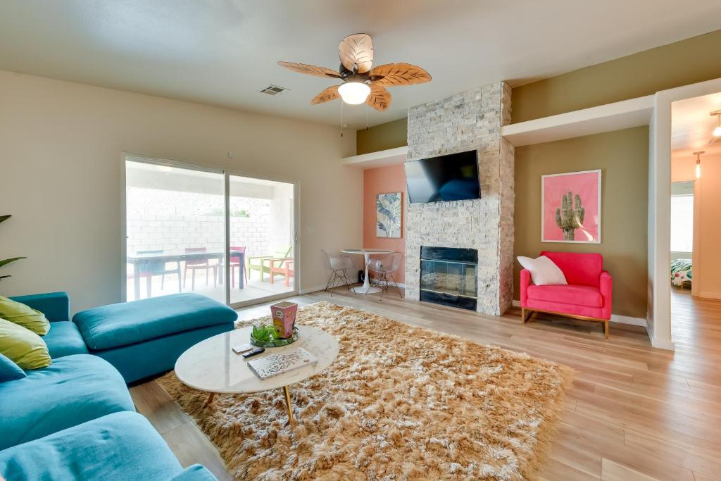 Bright Palm Springs Home with Patio and Grill!