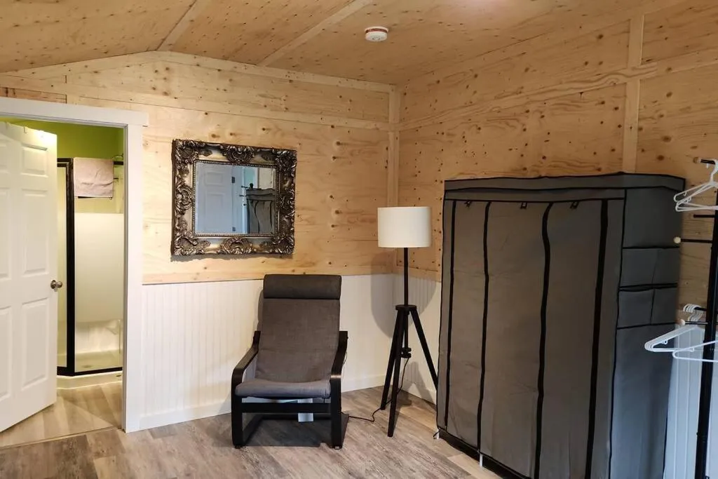 cozy apartment near the ocean, hotel in Guysborough