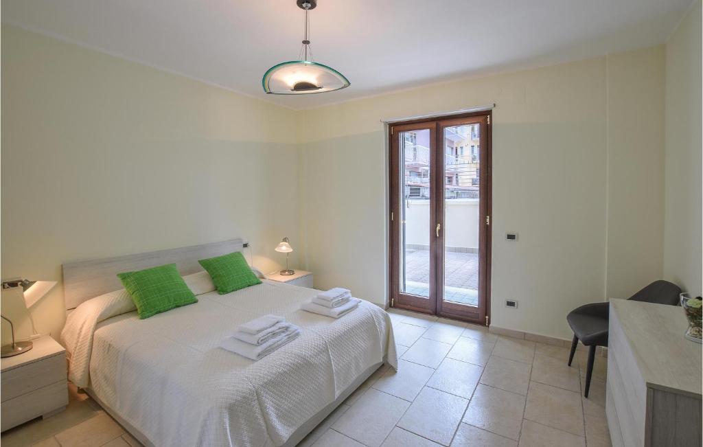 Beautiful Apartment In Pescara With Wifi - 3