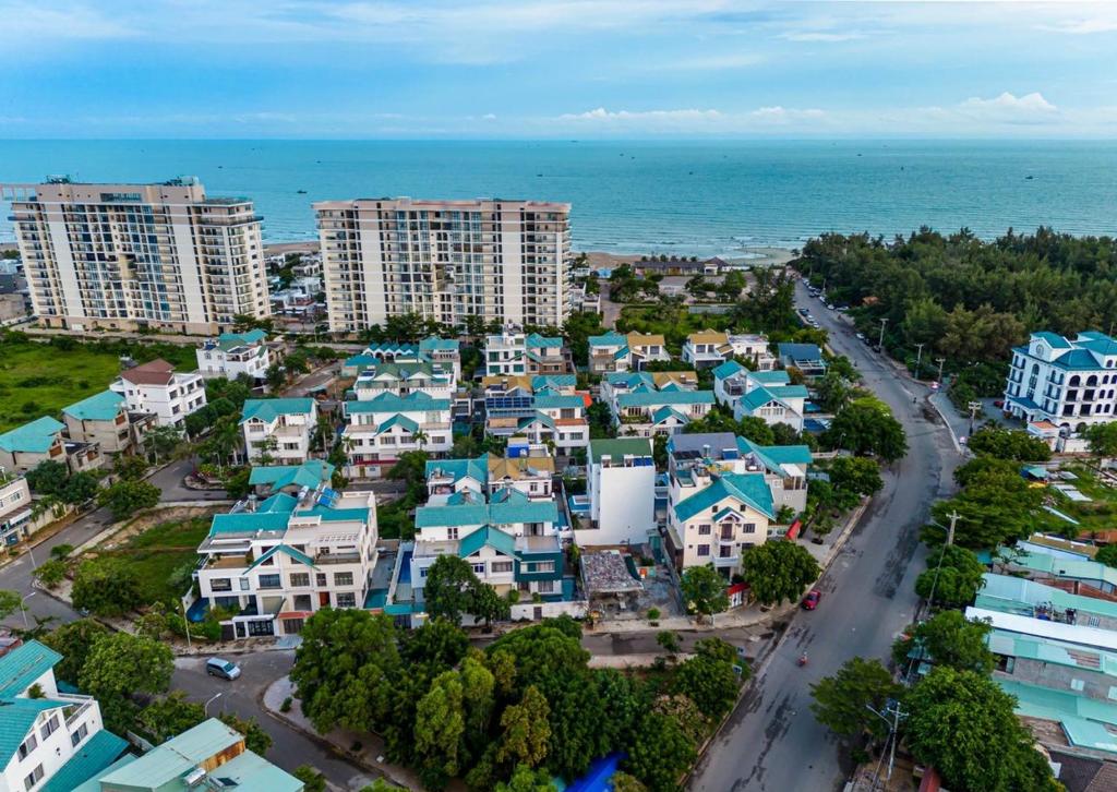 Villa GOLD DAY RESORT LONG CUNG gan bien HO BOI
