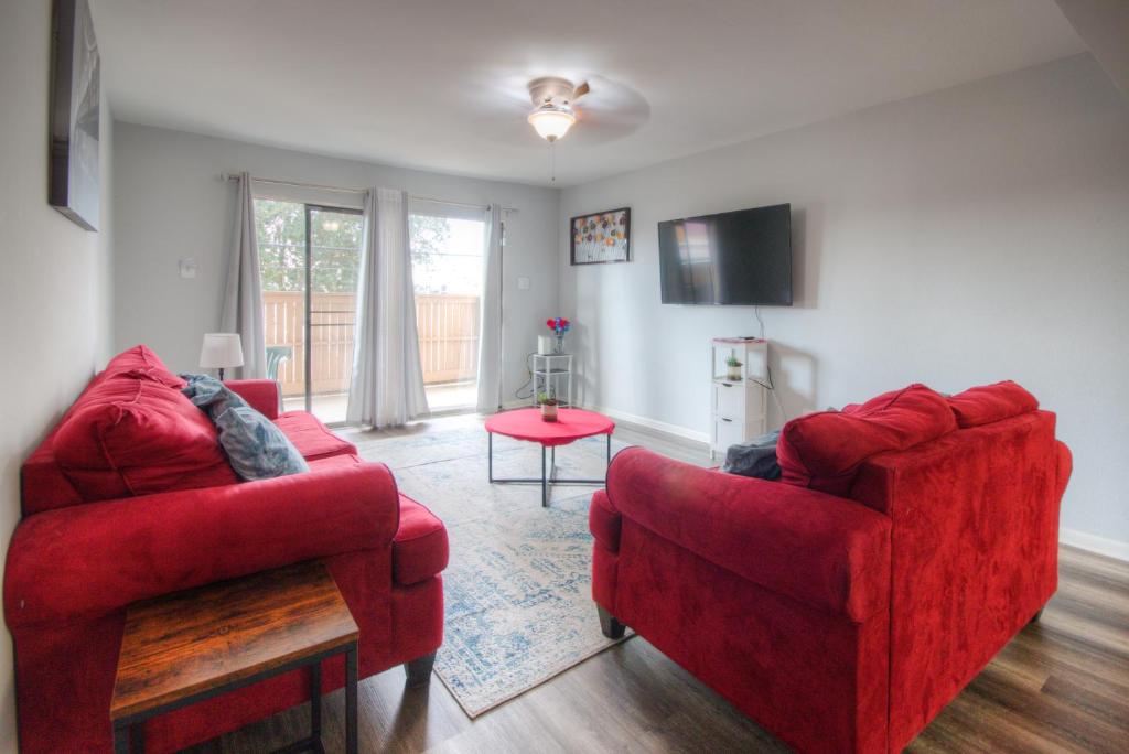 Spacious 3BR, 2BA Condo near Medcenter & NRG, Houston