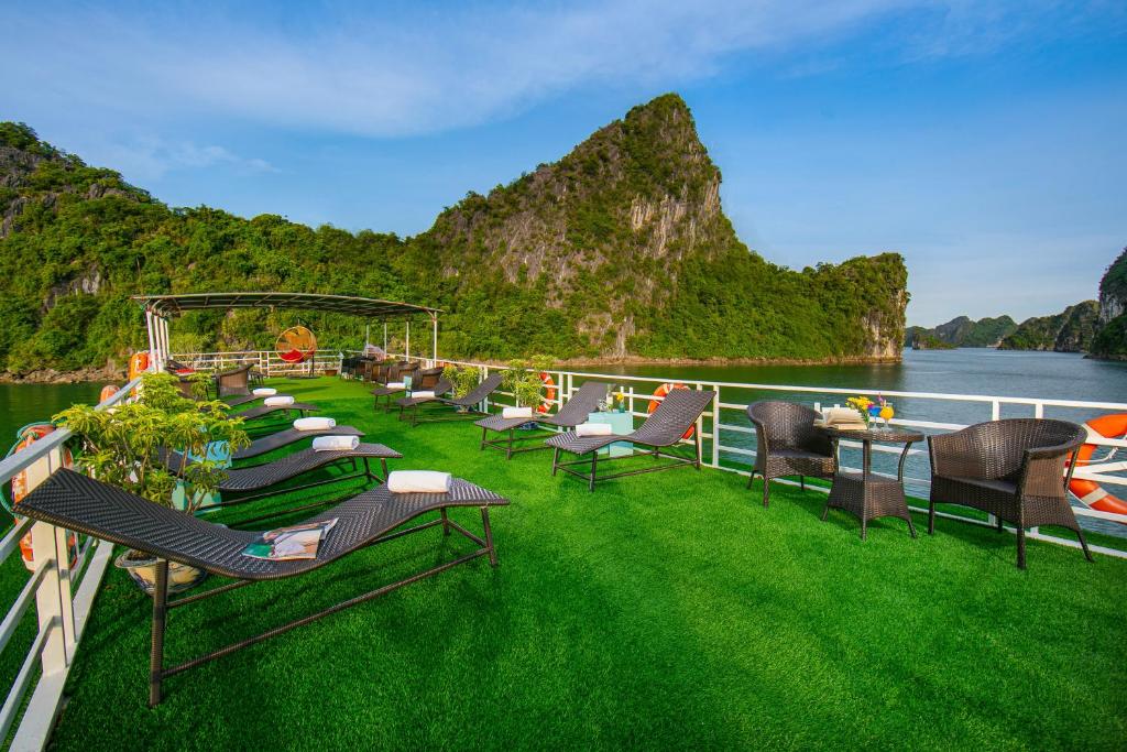 Halong Fantasea Cruise