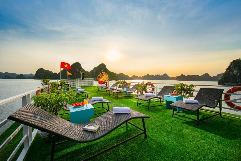 View, Halong Fantasea Cruise in Hạ Long