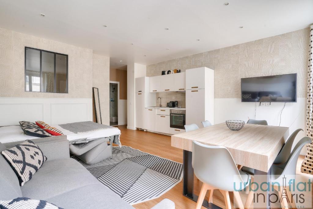 23 - Charming 3BDR Parisian Apartment in Montorgueil - 2