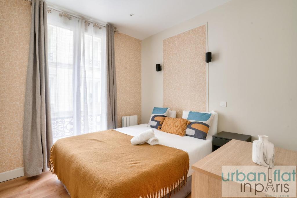23 - Charming 3BDR Parisian Apartment in Montorgueil - 3