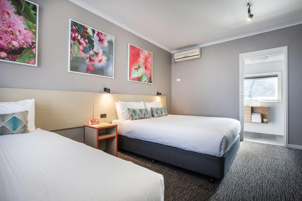 Nightcap at Ferntree Gully Hotel Motel, Fern Tree Gully