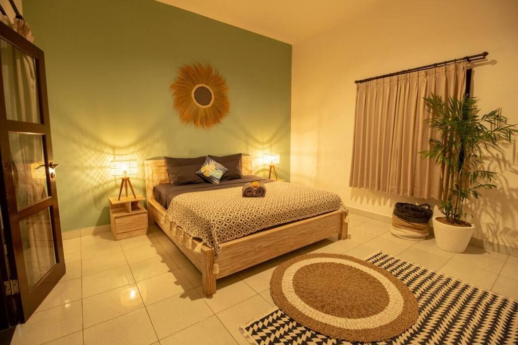 Lush tropical haven – 10 minute walk to Seminyak Beach