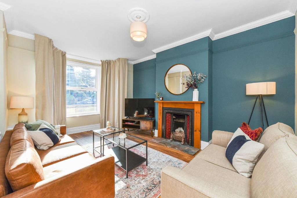 Haydn House Luxurious Retreat - 4 bedroom, 10 guest max, Perfect home away from home, Nottingham