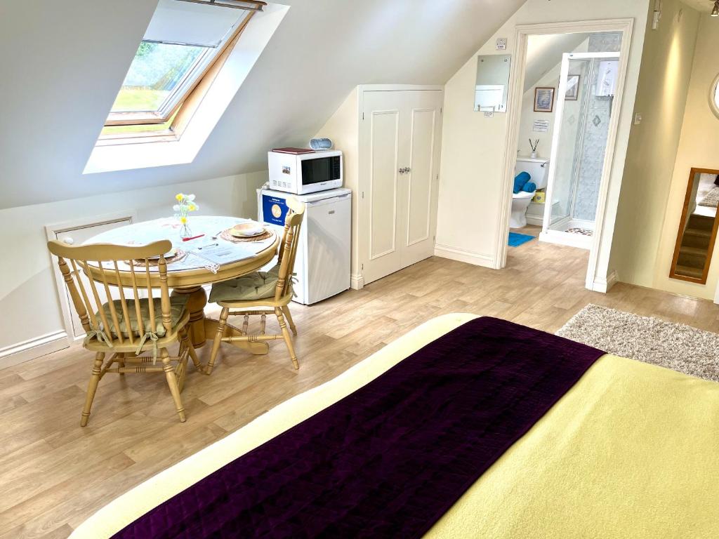 The Studio at Priors Oak photo 2