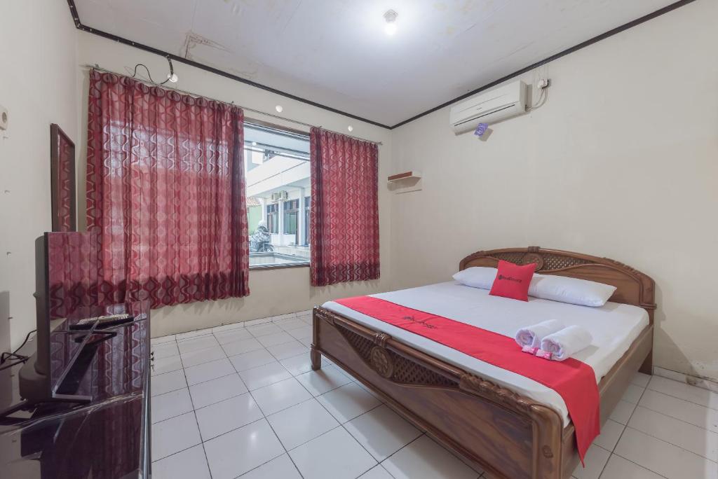 RedDoorz Syariah near Taman Kota Kuningan